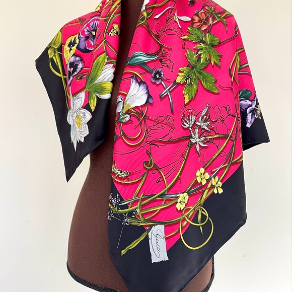 New Gucci Scarf Flora Infinity Print Silk Scarf Wrap with Gucci Gift Box - Picture 6 of 13